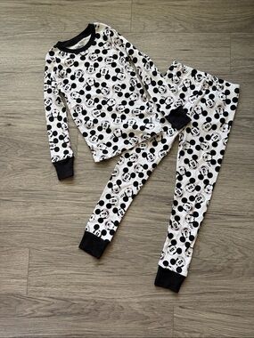 Disney White & Black Mickey Mouse Kids Pajama Set Size 6/7